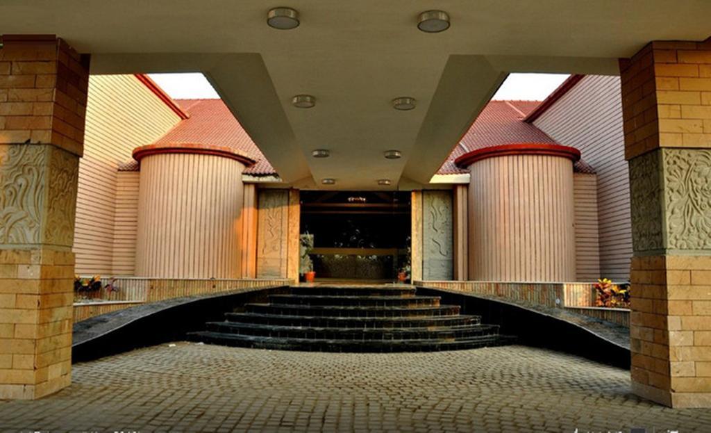 Regenta Resort Bhuj By Royal Orchid Hotels Limited Eksteriør billede